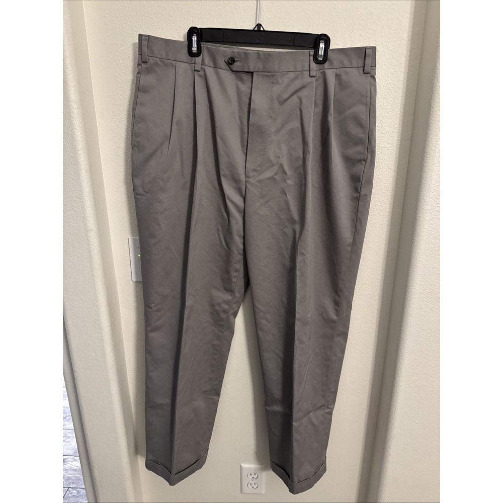Jos. A.‎ Bank Traveler's Collection Gray Pleated Cuffed Chinos Mens 40x30 Cotton